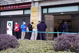 湖南一女房东与男子约会，被丈夫发现后闹离婚，最终赔付8万元图片
