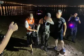 三短三长三短，海面上亮起“摩斯密码”？夜巡民警“破译”救命信号！图片