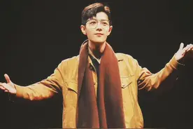 肖战《如梦之梦》红色玫瑰花墙引人注目，希望他演出一切顺利图片