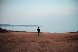 永远不要把一个人逼成垃圾人图片