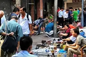 2012年，江西男子花一万买一本破书，一年后拍出了2600万的天价图片