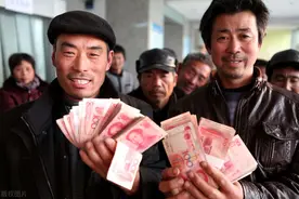 一个普通农村家庭，一年攒10万块钱，现实吗？图片