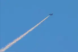 国产六代机在空中“喷油”，好事将近，这是要逼死波音的节奏图片