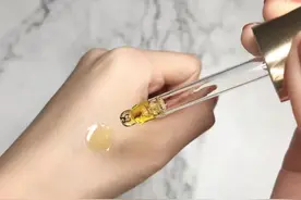 40岁女人要舍得护肤，我国有一老牌精油，平时涂涂，保湿又嫩肤图片