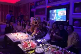湖南浏阳街道办廖勇主任酒后搂抱过妻子闺蜜，真是拔出萝卜带出泥图片