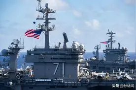 针对俄罗斯，西方出动5艘航母演习，俄军机73米低空掠过北约舰队图片