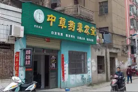 一幢单元家属楼的过往图片