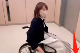 50岁黎姿坐轮椅身体引担忧！左腿僵硬疑受伤，行动不便仍坚持工作图片