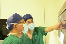 跨专业跨专科，一次手术解决患者“肩膝”两个关节难题——协和医院金银湖院区骨科MDT团队成功实施联合手术图片