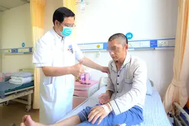 神经调控康复出奇迹！车祸重度颅脑损伤患者一个多月“出”病房图片
