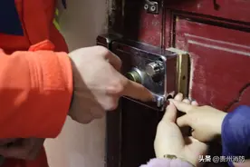 社会救助丨3岁儿童手指被卡门锁大哭 消防助其脱困图片