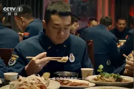 是妈妈的味道！成都消防员母亲送来“爱心饺子” 暖心一幕登上春晚图片