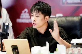 二驴夸赞天津李四，不碰辛巴瓷，一身傲骨图片