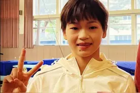 全红婵4姊妹回家探亲！母亲做饭刷锅笑容灿烂，红姐一人北京训练图片
