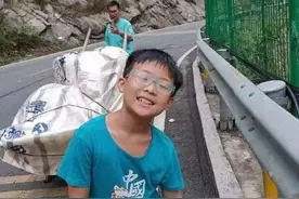 10岁男孩和父母徒步从西安到贵州，曾哭闹着要回家，适应后决定坚持到底图片