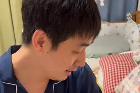 “翻版李承铉”旭峰：物理老师带娃太欢乐，奶奶抱娃还要按时收费图片