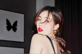 泫雅晒美背超吸睛，没时间健身如何轻松解锁少女背？4步带你练图片