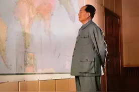 1969年，苏联大军集结中苏边境，毛主席:把核弹扔到美国军事基地图片