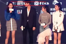 矮个女星尴尬瞬间：赵露思生图暴露身材比例，鞠婧祎白鹿没身高差图片