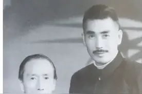 这才是最牛八段锦版本——胡海牙八段锦详解一：双手托天理三焦图片