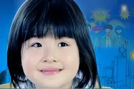 漂亮女孩无手无脚，不听劝阻参加考试，不曾想竟考全校第一（上）图片