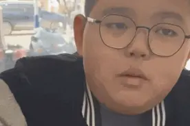 男孩刷优待证乘车被质疑，关切他的委屈，细化优待服务|荔枝时评图片