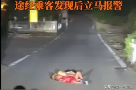 两小男孩凌晨睡在路中间被人发现后报警，知情人透露内情，太可怜图片