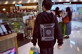 林志颖大儿子近照曝光，Kimi瘦瘦高高变小大人，背影超像爸爸图片