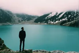 永远不要为不值得的人生气图片