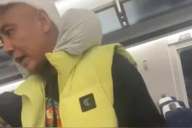 你打我一耳光，我还你两巴掌！熊孩子高铁上踢椅背，女生霸气反击图片