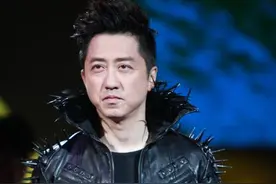 庾澄庆：儿子是知名歌手，如今62岁的我不敢老去，还要照顾老母亲图片