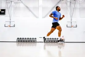 NBA球星“非人类”的大腿：伦纳德比腰还粗，詹姆斯大腿粗如水桶图片