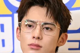 95后男星怼脸生图，原来帅哥也全靠滤镜，脸都崩成什么样了图片