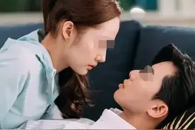 初恋男友背叛了我，远走他乡的我嫁了多金男，收获了真正的幸福图片