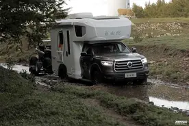 真四驱房车，最低31.88万元起！这5款C型皮卡房车你得知道图片