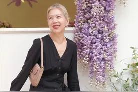 女人到了六七十岁，切忌穿花衣服、烫大妈卷，换成这些才优雅减龄图片