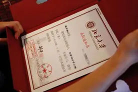 每天睡4小时，喝4杯咖啡，美国精英教育的内卷和背后的反思图片