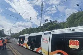 有轨线网遭强力拉断 紧急抢修45分钟恢复运营图片