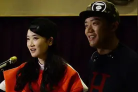 原来，玲花与曾毅不仅是好搭档，还是相互扶持的好朋友图片