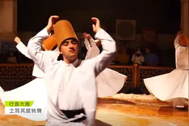 土耳其最美的男人舞，连续旋转1小时，白色衣裙犹如盛开的莲花图片