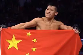 霸气！李景亮在美国获胜后展示五星红旗，哽咽感言：我为家而战图片