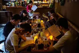 一年关店一万家：被年轻人抛弃的“KTV”，消失在时代的洪流中图片