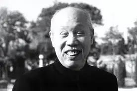 1953年，陈赓给一死刑犯求情，董必武不能拍板，主席说：叫总理来图片