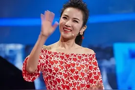 主持人管彤：26岁入职央视，42岁高龄产子，51岁被宠成宝图片