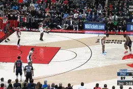 哈登再现招牌后撤步三分图片