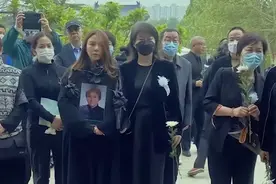 朱迅哭喊“妈回家吧”！85岁母亲为何宁愿独居老年人公寓也不回家图片