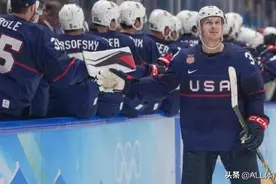 4-2！冬奥冰球上演超级对决，美国队击退冬奥九金王加拿大图片