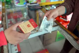烟草证成了摆设，老板：便宜烟没货，便利店的生意实在不好干图片