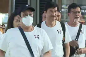 6位港星到成都踢球赛，个个大腹便便发福明显，75岁TVB女星同行图片