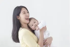 经济专家建议：已婚家庭要强制生二胎，不生二胎的必须进行罚款。图片